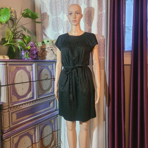 Simple black dress with belt - Picture 1 of 7